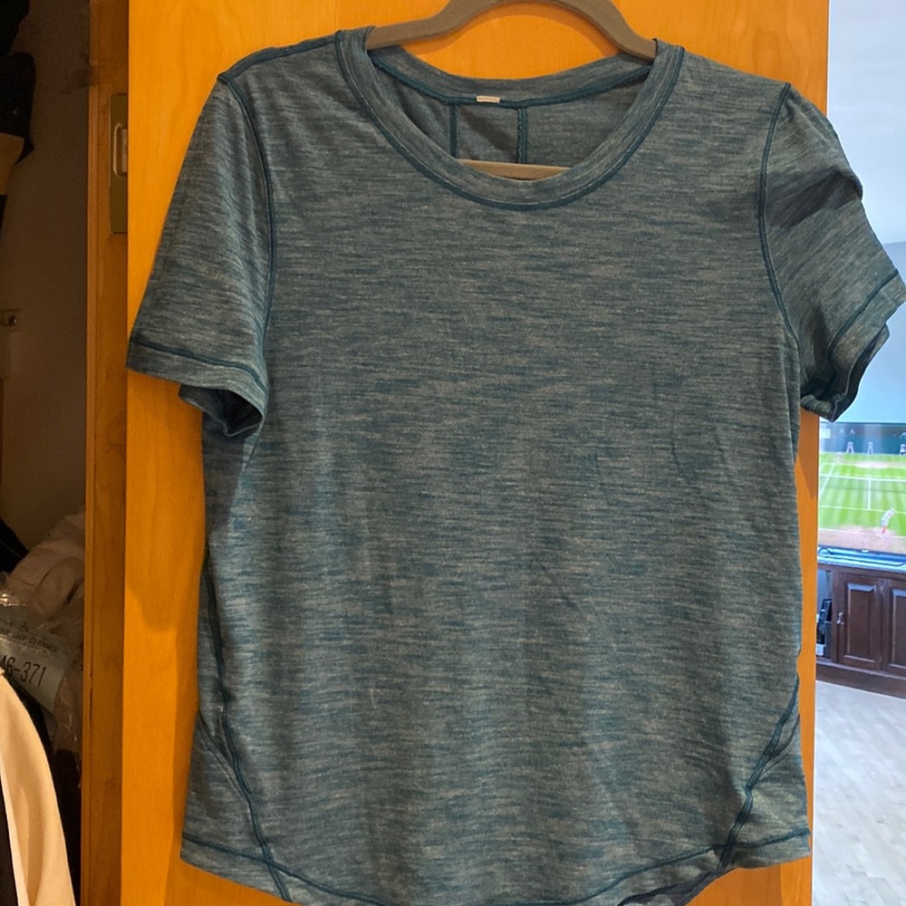Lululemon t-shirt